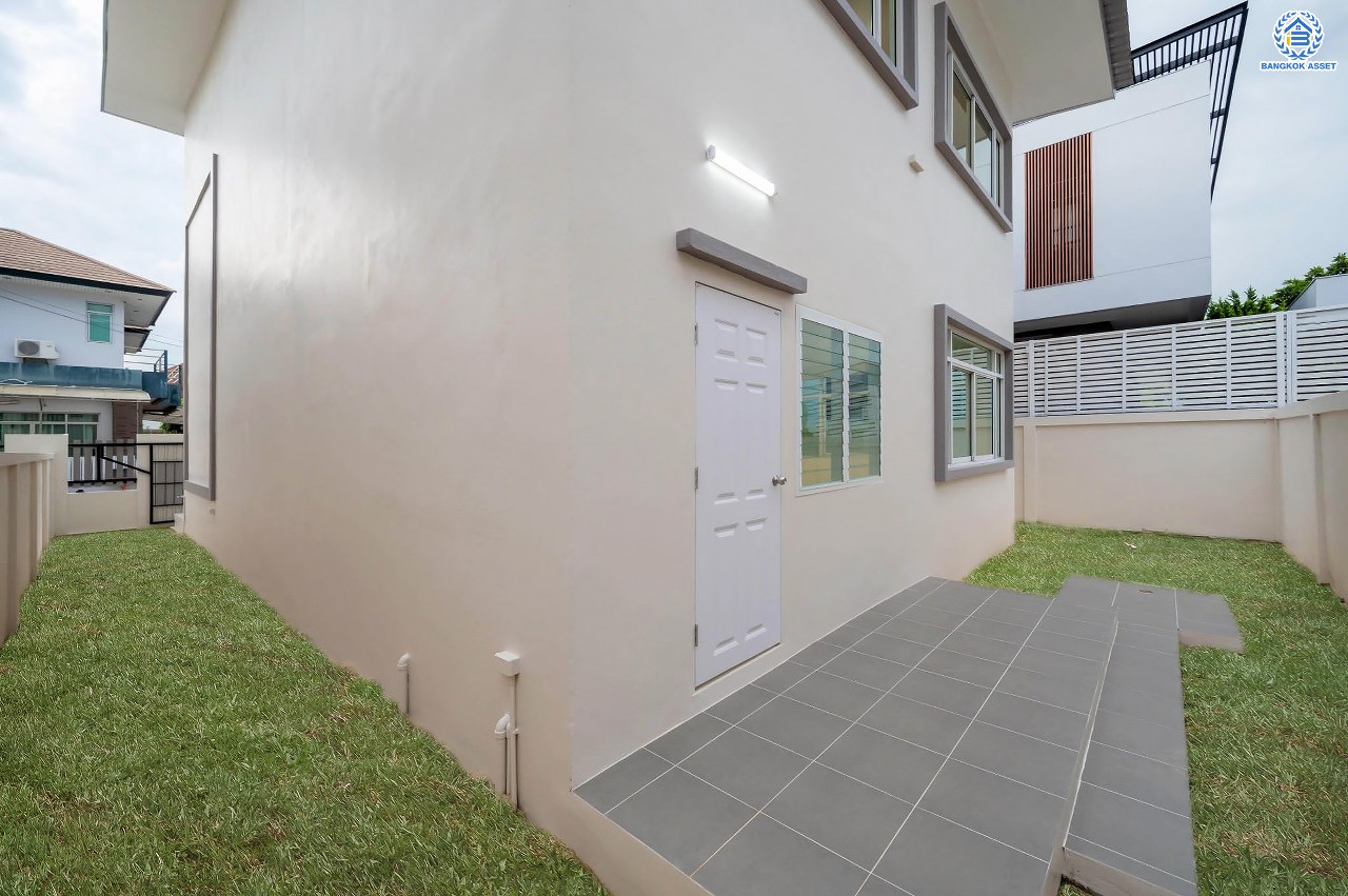 บ้านมือสองตกแต่งใหม่ โครงการ บุษราคัมรีเจนท์ ปิ่นเกล้า-บรมราชชนนี เนื้อที่ 54.20 ตร.ว. ฟังก์ชัน 3 ห้องนอน 3 ห้องน้ำ จอดรถได้ 2 คัน สภาพแวดล้อมดี เดินทางเข้าสู่เมืองได้สะดวกเชื่อมต่อ ถนนพุทธมณฑล สาย 2, ถนนบรมราชชนนี, ถนนกาญจนาภิเษก, ถนนศาลาธรรมสพน์ ใกล้เซ็นทรัลปิ่นเกล้า และ จุดขึ้นทางด่วน "ศรีรัช"...